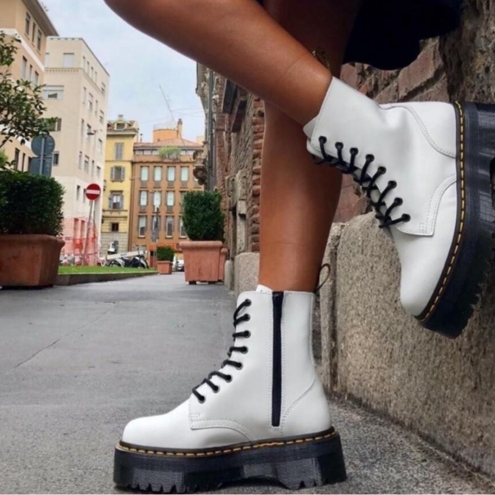 Dr. Martens Jadon Platform Boot 8-Eye Polished Smooth Leather White‎ 6